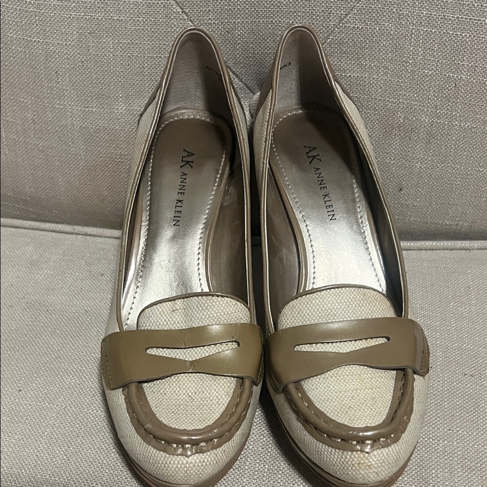 Anne Klein Two-Tone Beige and Taupe Loafers